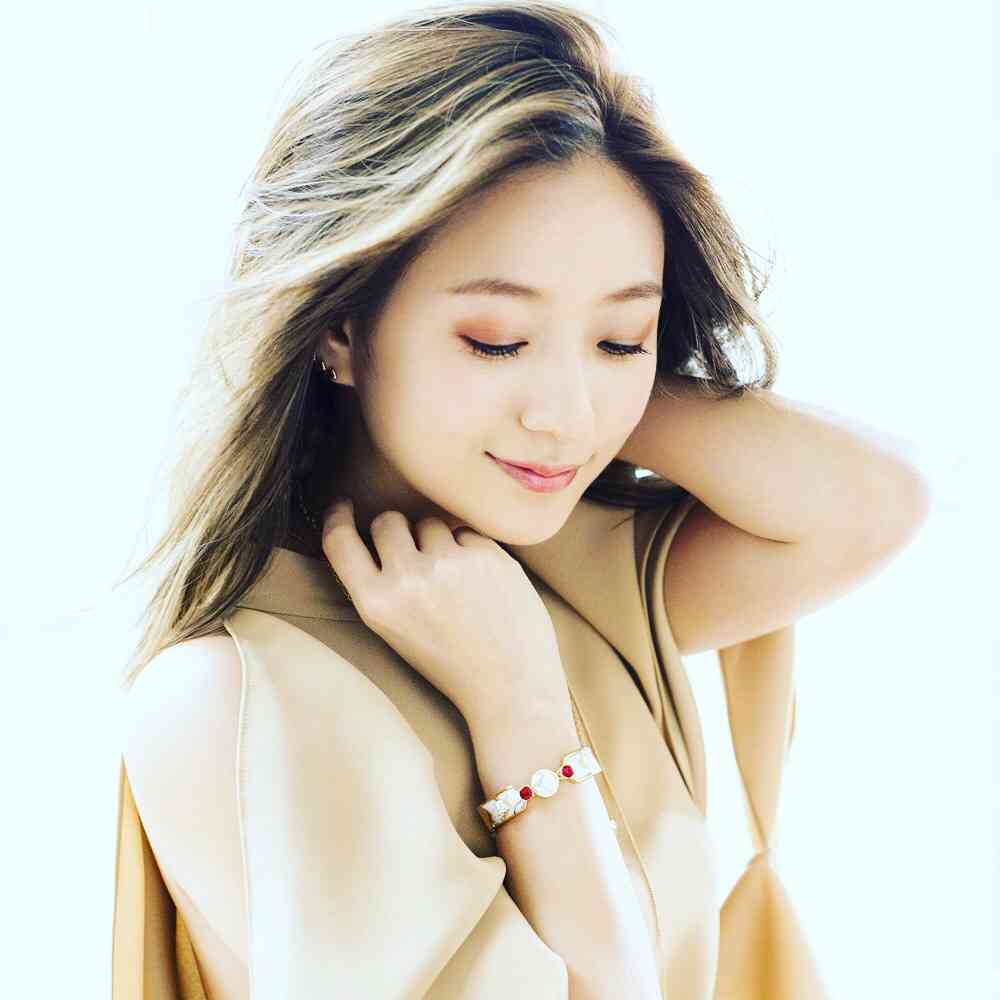 伊藤千晃、マタニティビジュアル公開 卒業後初のファッション誌撮り下ろし