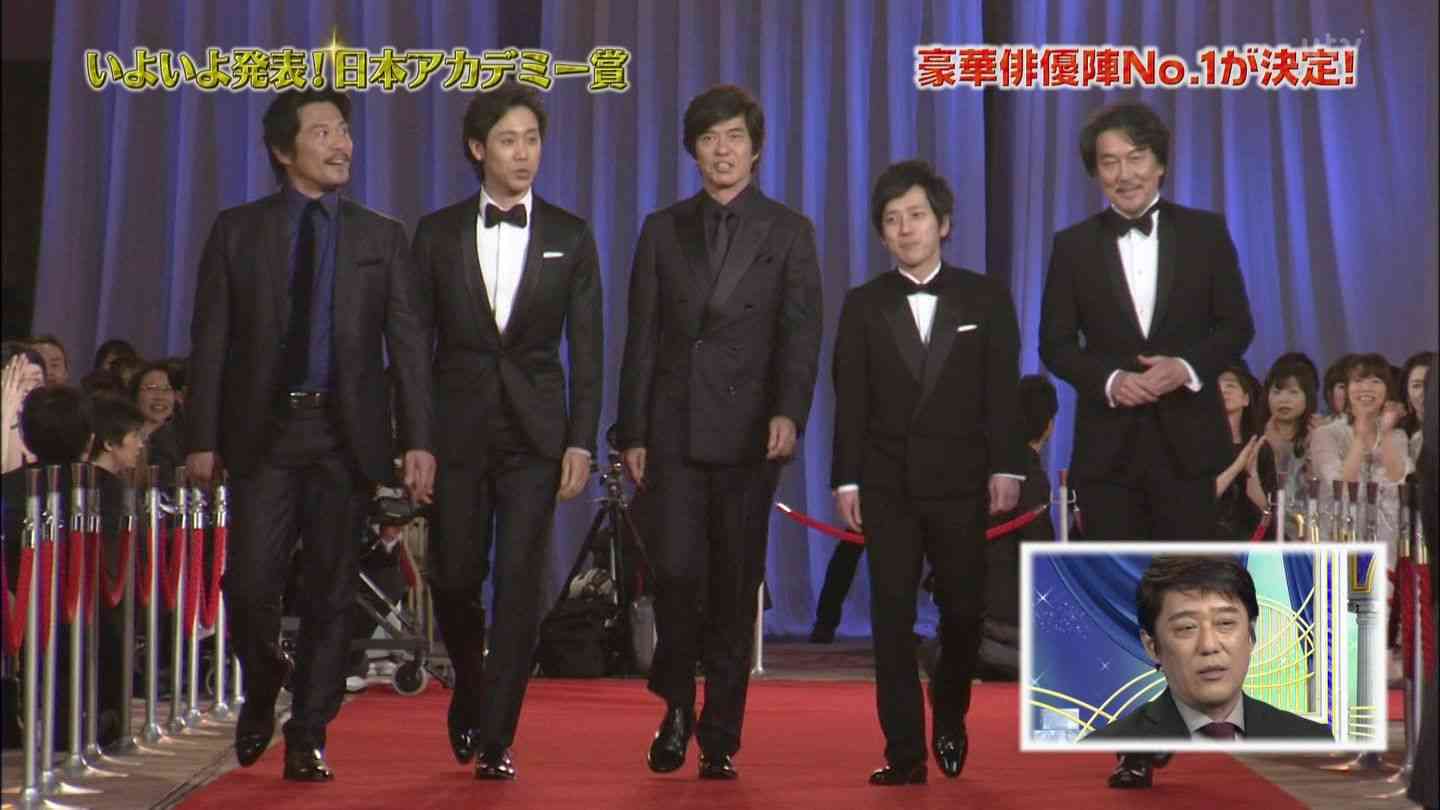 男性芸能人のスタイルの良さが分かる画像