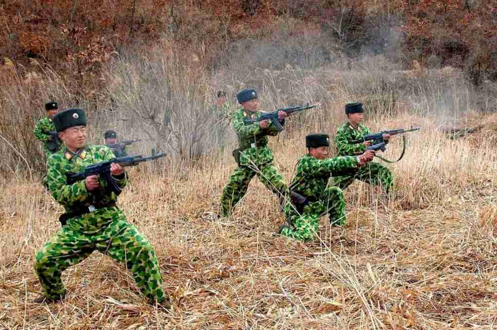 【画像】色んな軍服姿・戦闘服姿が見たい