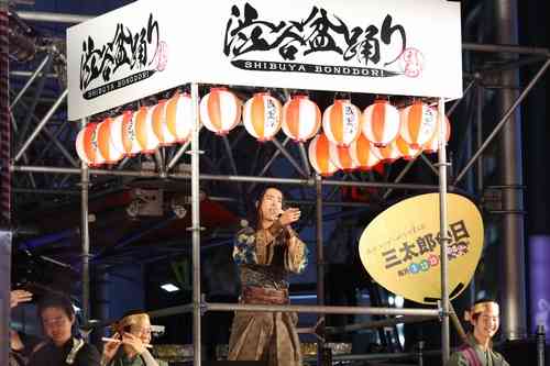 浦ちゃん”桐谷健太が渋谷のど真ん中で熱唱