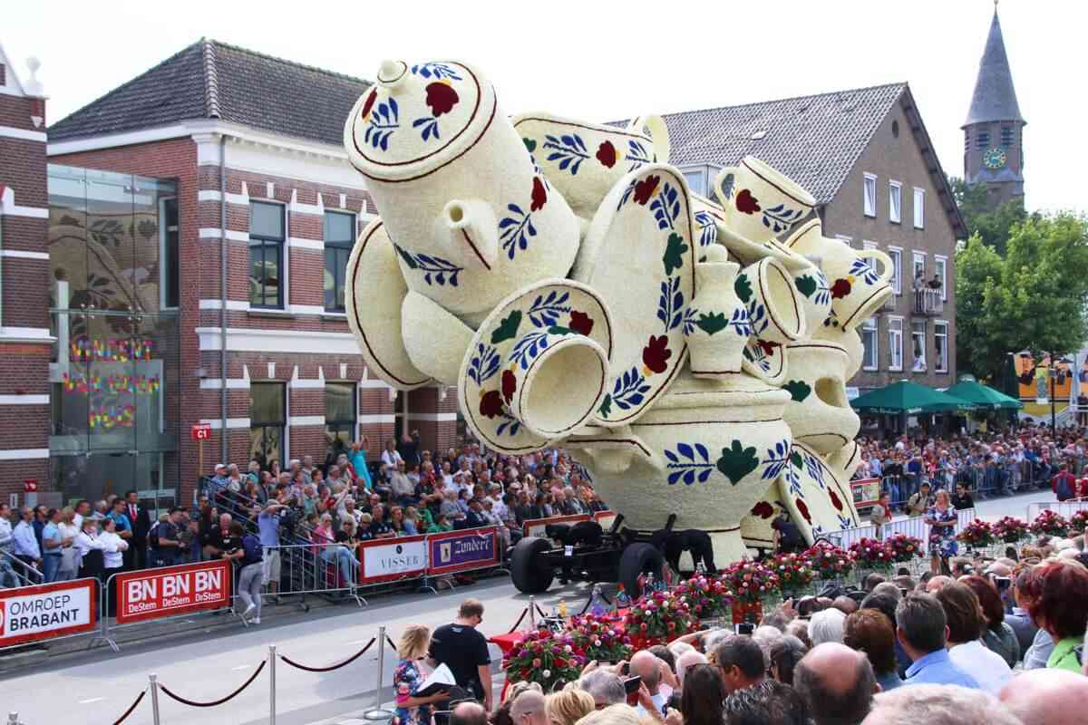 ぜーんぶ花!オランダ最大級の「花のパレード」が大迫力 ガールズちゃんねる Girls Channel