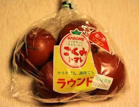 カゴメが東京マラソンでトマト3万個配布…ドールのバナナ配布に対抗
