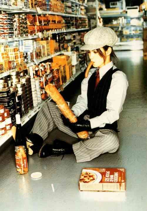hyde(43)の女装をご覧ください