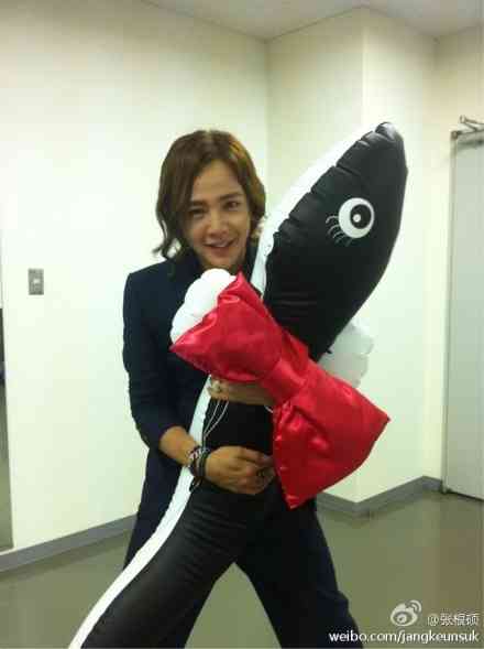 チャン・グンソク、新アルバム発売前夜にカウントダウンパーティーを開催「親分が帰ってきたぞ!! みんな踊れ～!!」