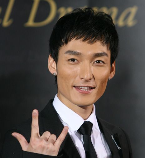 イケメンの新定義「ヘビ顔男子」綾野剛、AAA西島隆弘がブームを牽引