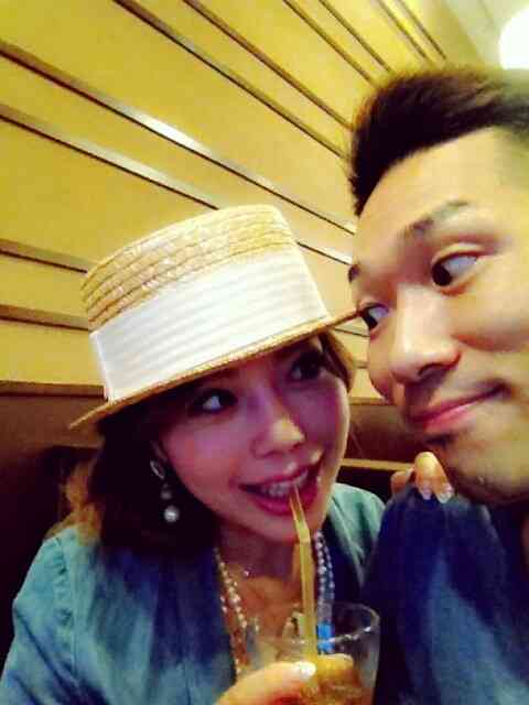 モデルに転向したレイザーラモンHGが目を整形したと話題に