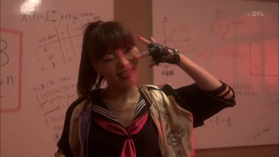 保田圭(32)のセーラー服姿をご覧ください…