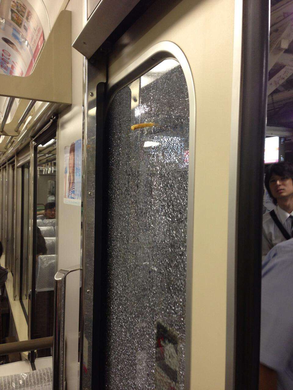 窓にフライドポテトが突き刺さり電車が止まったと話題にｗｗｗｗｗ