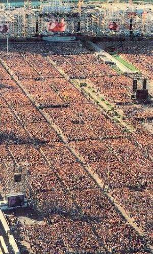 GLAY5万人ライブの客、大雨で帰りの特急が終日運休…止まらぬ電話