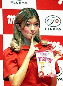 大ピンチのローラを救う有田哲平「電撃できちゃった婚」