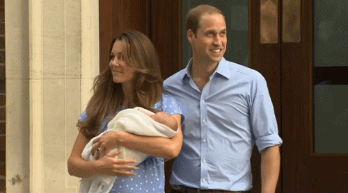 英国・ウィリアム王子、キャサリン妃夫妻、ロイヤルベビーをお披露目