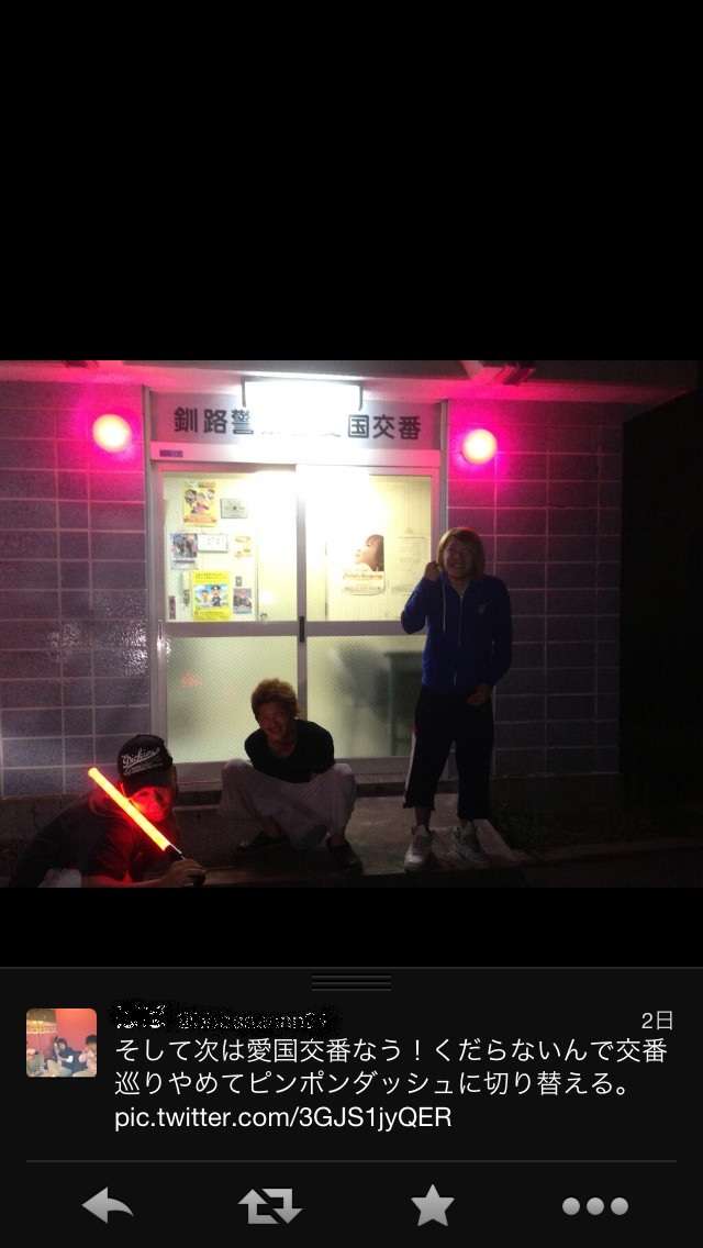 【バカッター】今度はパトカーの上に乗る