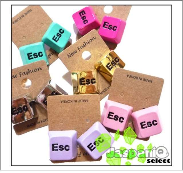 20～30代の女性に人気 …電子部品を使った “理系アクセサリー”が「かわいい！」と話題に