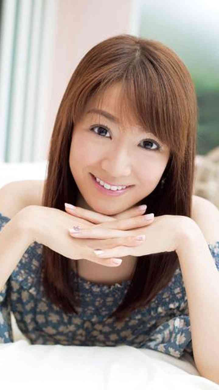 AKB48よりスカートの短い女性キャスターww