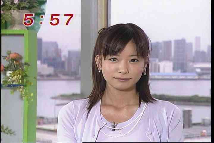 AKB48よりスカートの短い女性キャスターww