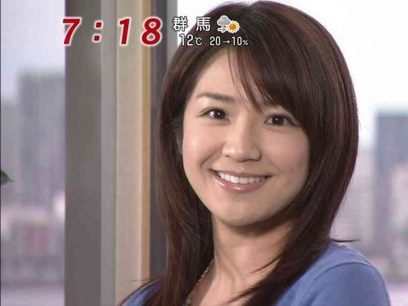 AKB48よりスカートの短い女性キャスターww