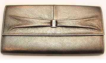 お財布…どこのブランドのどんなのを使ってる?