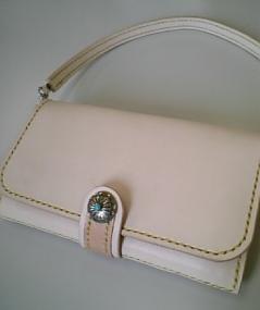 お財布…どこのブランドのどんなのを使ってる?