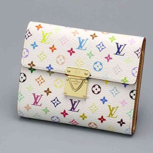 お財布…どこのブランドのどんなのを使ってる?