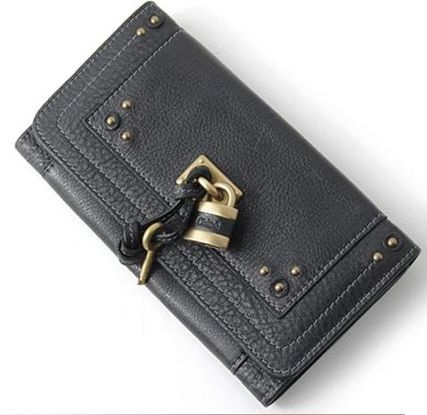 お財布…どこのブランドのどんなのを使ってる?