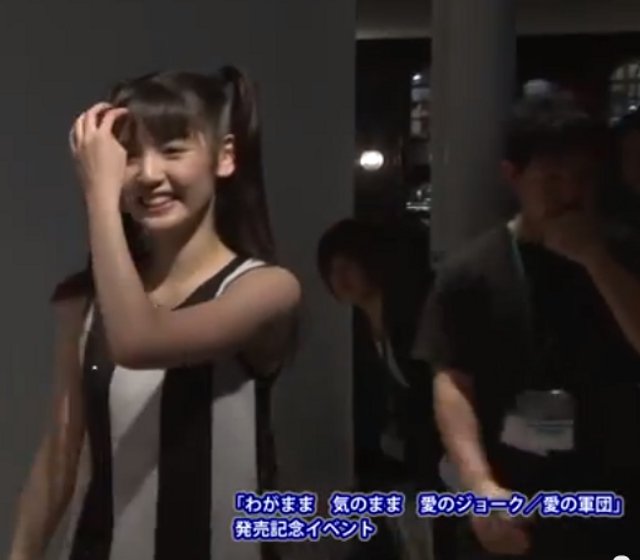 モーニング娘。のイベント写真に幽霊が写ってる((((;゚Д゚)))