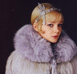 今秋冬のファッションは「デカダンエレガンス」が流行る?!