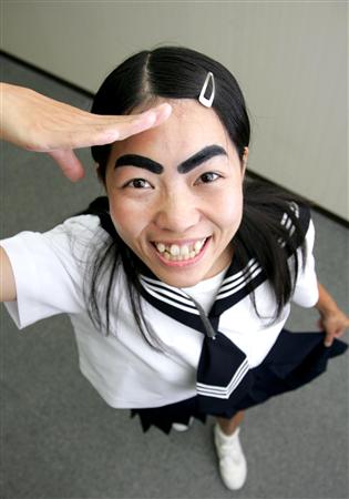 木下優樹菜の眉毛が太すぎるwww