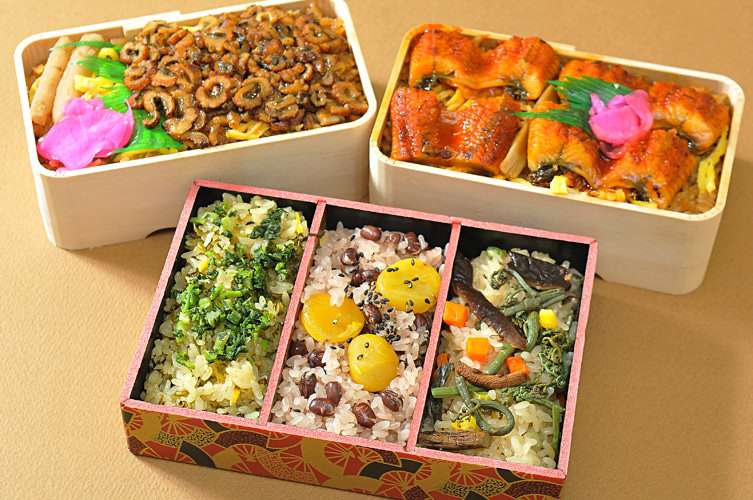 行楽シーズン真っ只中！お外でのお弁当なに食べたいですか？