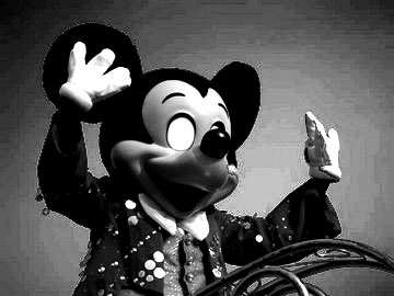 ディズニーランドのスタッフらしき人物が客の容姿を侮辱→「地獄のミサワにでてきそう」とツイートし問題に