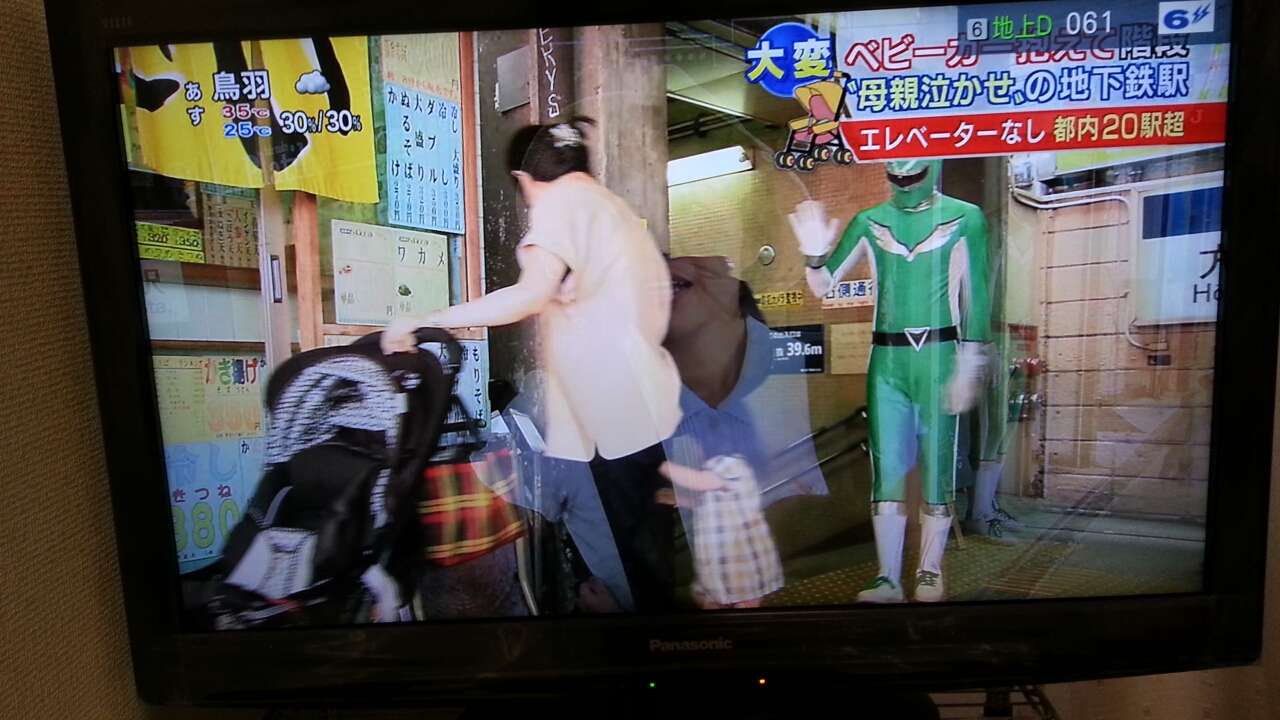 電車の中のベビーカー大論争「迷惑だ!」VS「もっと暖かく見守って」「こっちは弱者」