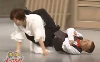 【下ネタ注意】独身のアラサー女性たちの間で急増する「カニばさみ」とは?