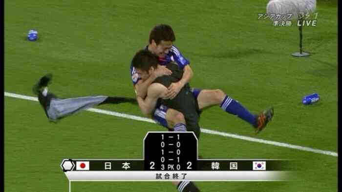 【下ネタ注意】独身のアラサー女性たちの間で急増する「カニばさみ」とは?