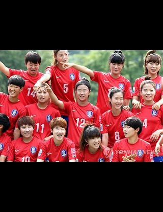「どう見ても男だ」 性別疑惑で、女子サッカー選手が出場禁止