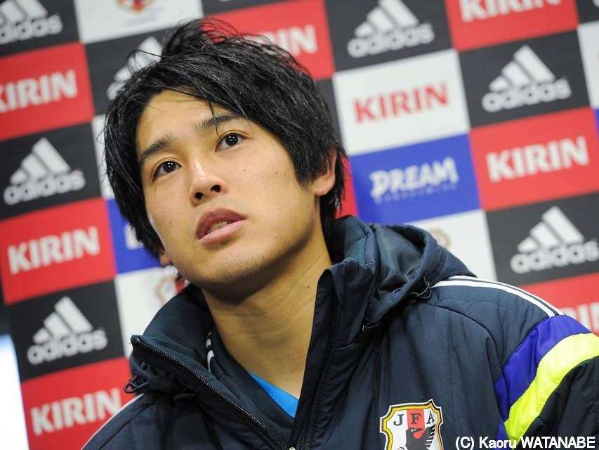 篠田麻里子＆サッカー日本代表の柿谷曜一朗（セレッソ大阪）、「年賀はがき」の顔に起用！