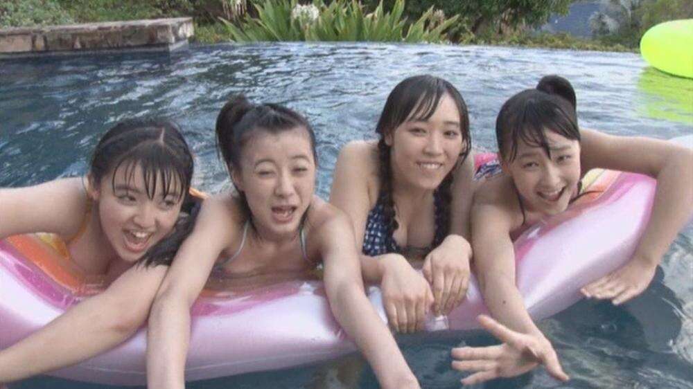 篠田麻里子＆サッカー日本代表の柿谷曜一朗（セレッソ大阪）、「年賀はがき」の顔に起用！