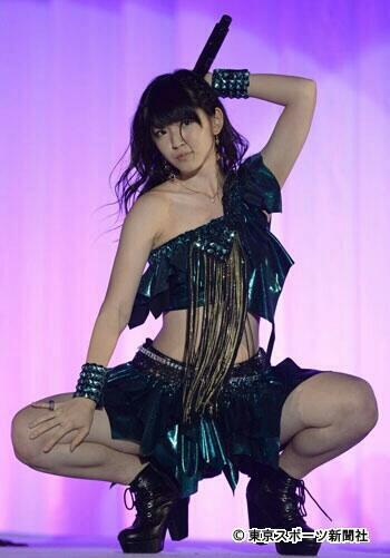 ℃-ute、ふんどし一丁のバナナマン日村勇紀のバックダンサーをやらされるww