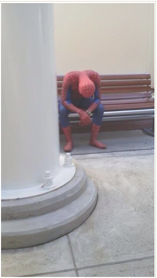 疲労困憊の「スパイダーマン」が激写されるww