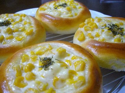 パン屋さんで何のパンを買いますか？