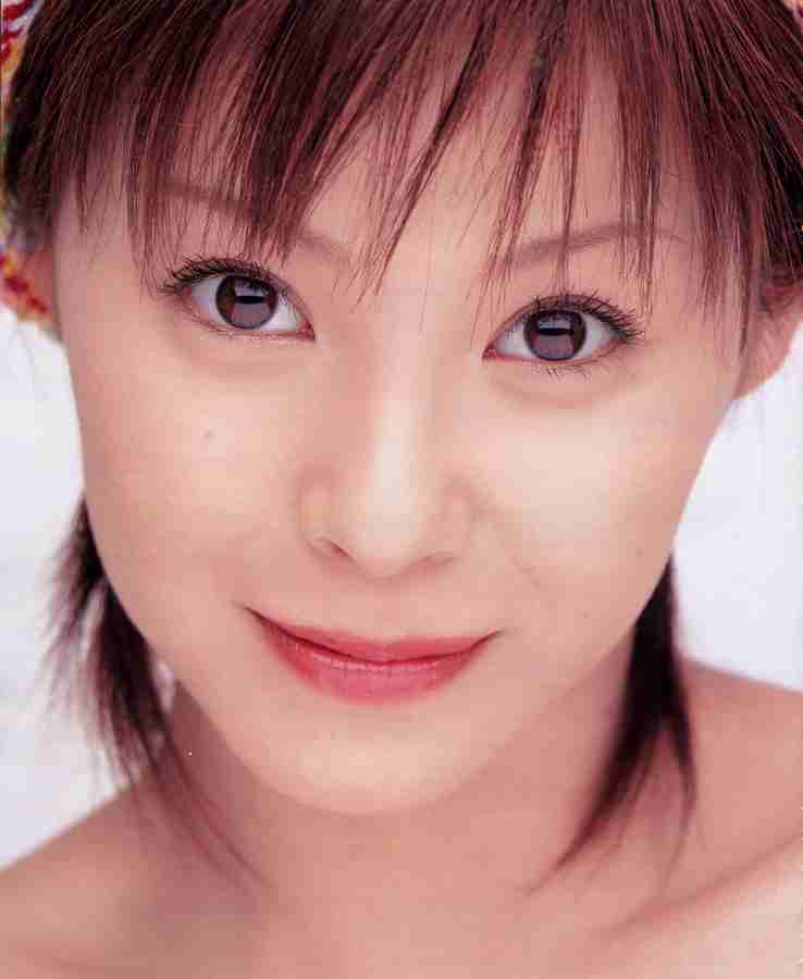 最新の松浦亜弥さんをご覧ください