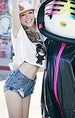 浜崎あゆみの最新画像の腹wwファッションセンスwww