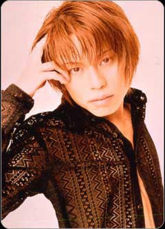 T.M.Revolution西川貴教さん、ホットパンツのレベルを上げすぎコナンみたいな感じにw