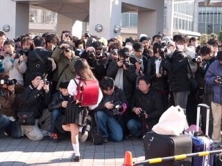 【冬コミ】コスプレエリアで一番人気のコスプレイヤーが面白いww