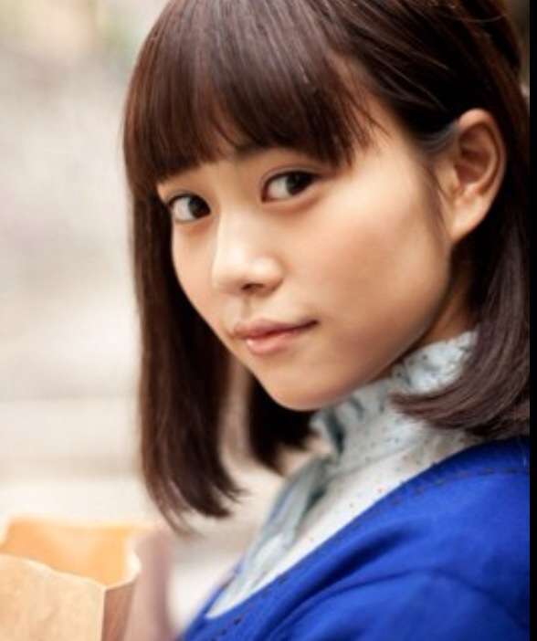 女優業もしつつ歌手としても活躍している人といえば