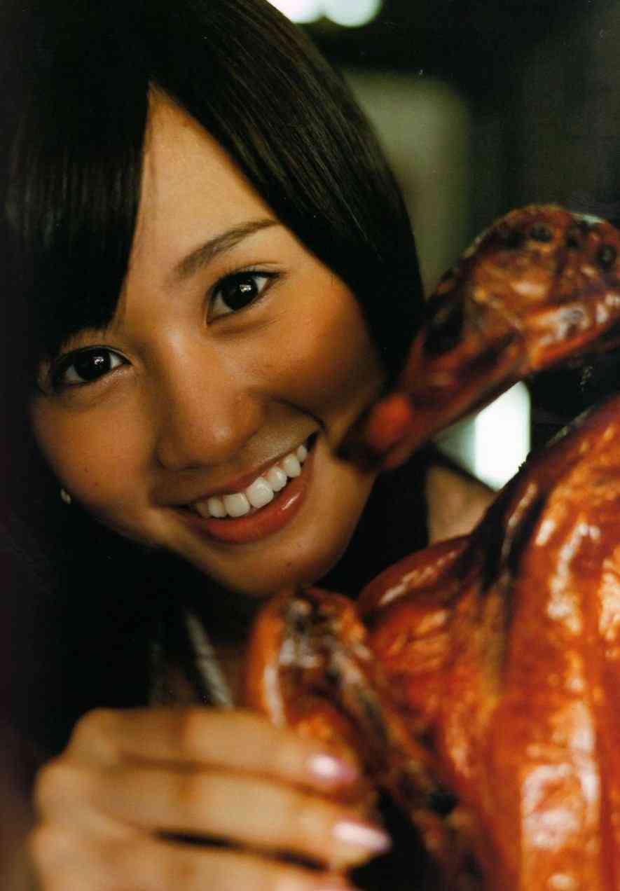 女優業もしつつ歌手としても活躍している人といえば