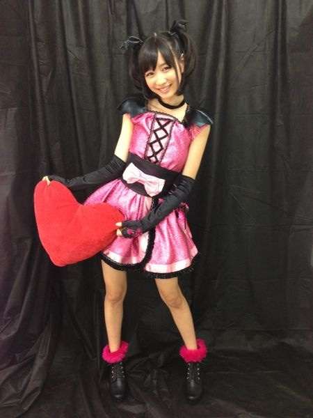 浜崎あゆみ、婚約者“お披露目”！米男性と手をつないでラブラブ帰国