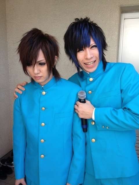 ゴールデンボンバー歌広場淳、歌って職務質問を受ける