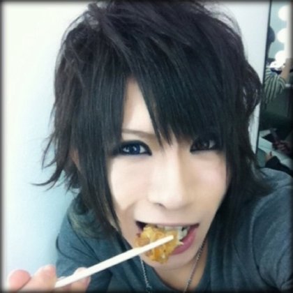 ゴールデンボンバー歌広場淳、歌って職務質問を受ける