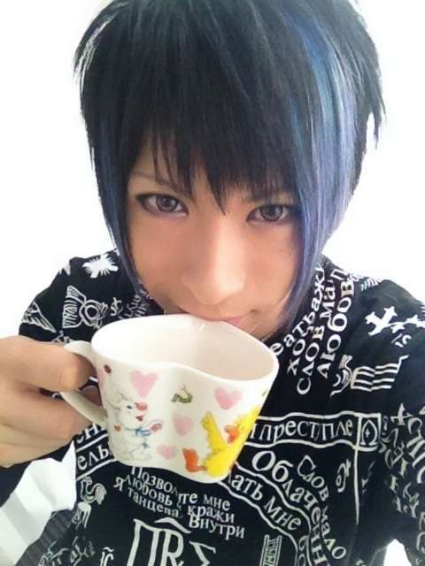 ゴールデンボンバー歌広場淳、歌って職務質問を受ける