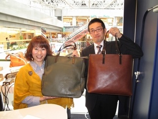 ブランドバッグを一つも持っていない人いますか？