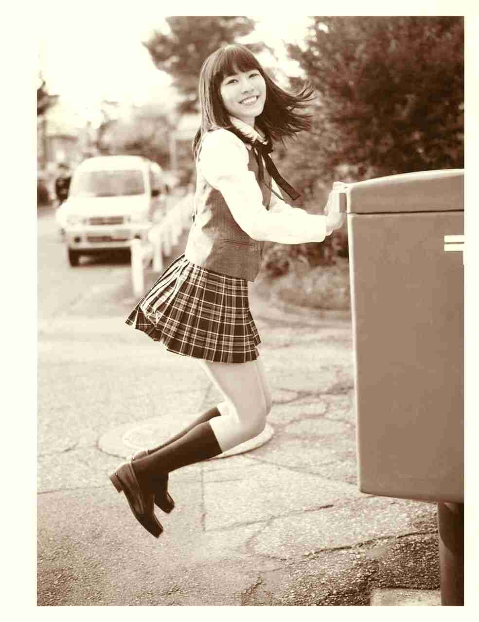 SKE48松井珠理奈(16歳)の制服姿がコスプレみたいだと話題にw